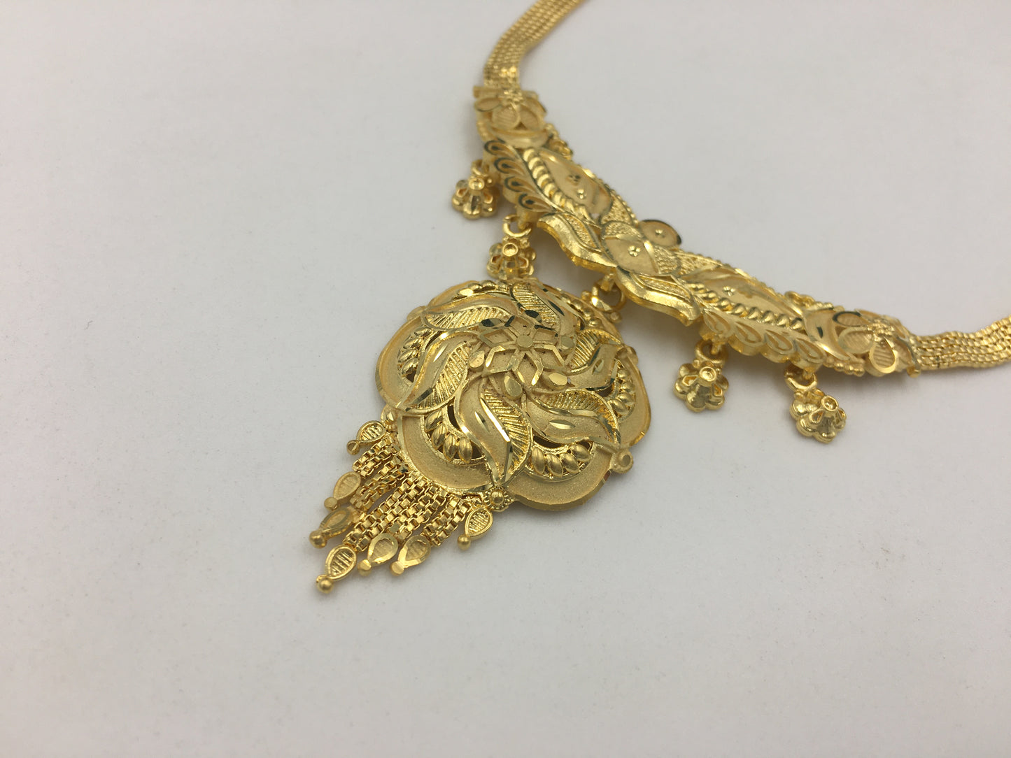 PAVITRA FORMING NECKLACE SET