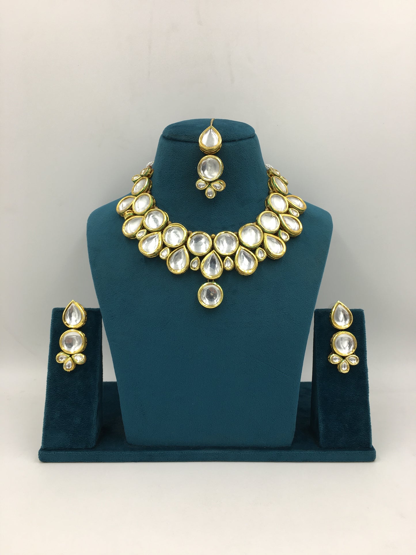 LIVIA KUNDAN NECKLACE SET