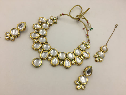 LIVIA KUNDAN NECKLACE SET