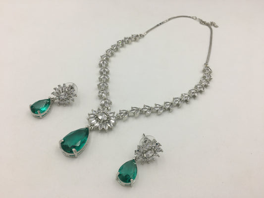 VERA AD NECKLACE SET