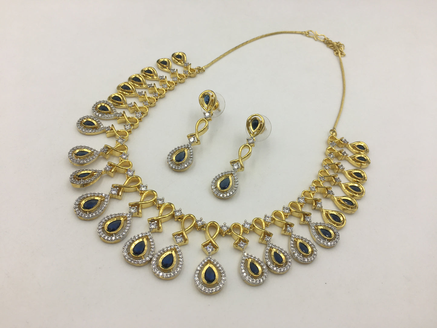 FIONA AD NECKLACE SET