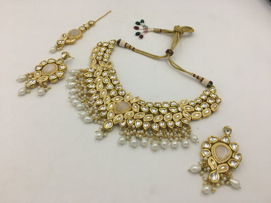 ZULIEKA KUNDAN NEKLACE SET