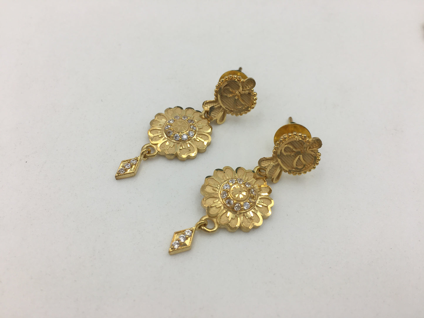 PRANAVI FORMING NECKLACE SET