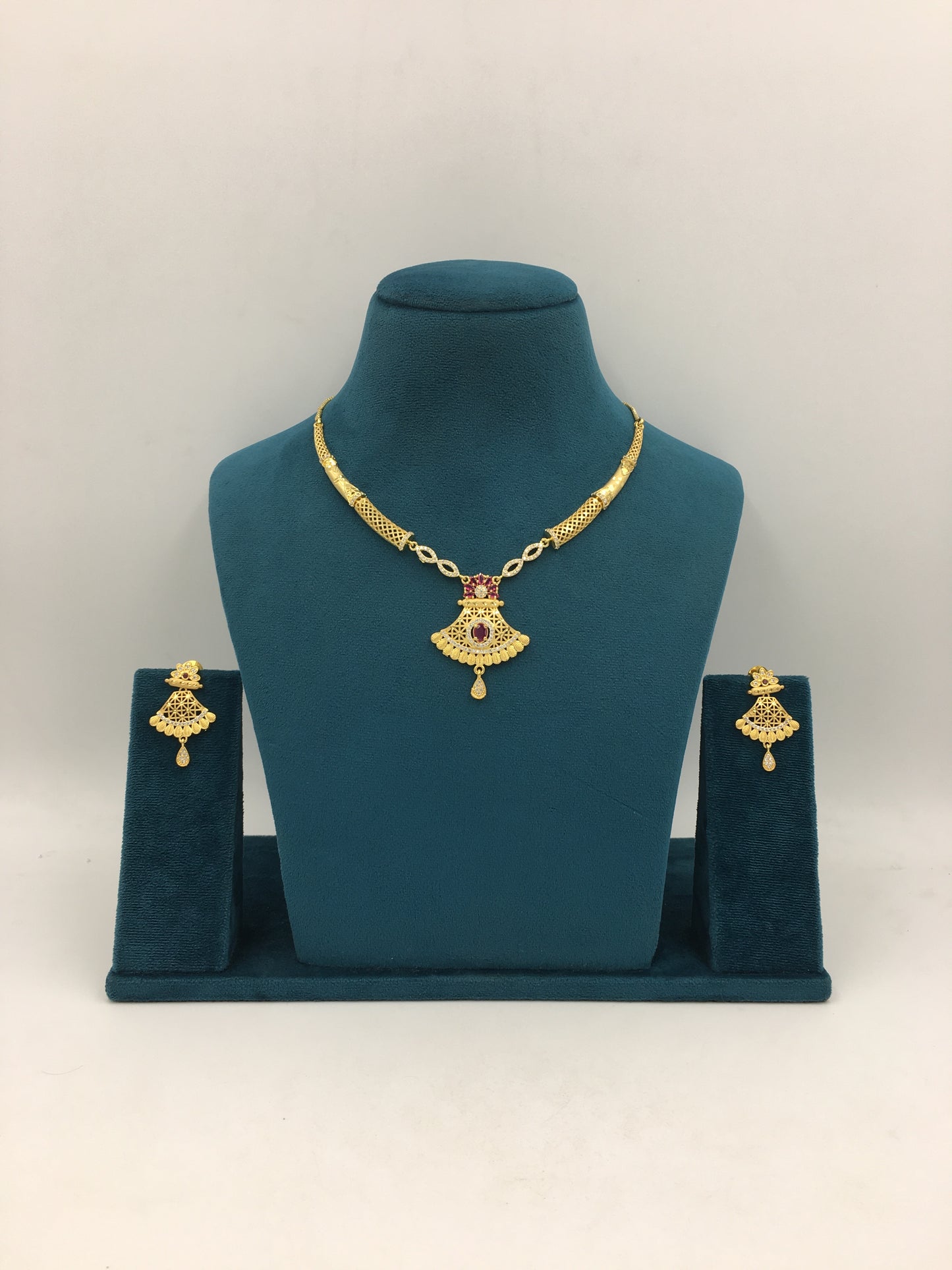 SUJATHA FORMING NECKLACE SET