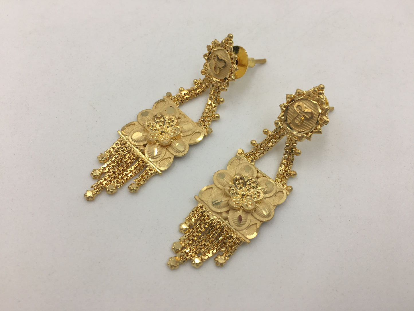 NIVETHA FORMING NECKLACE SET