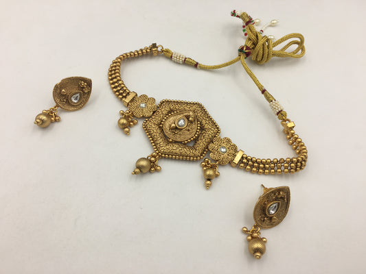VAIBHAVI GOLDEN NECKLACE SET