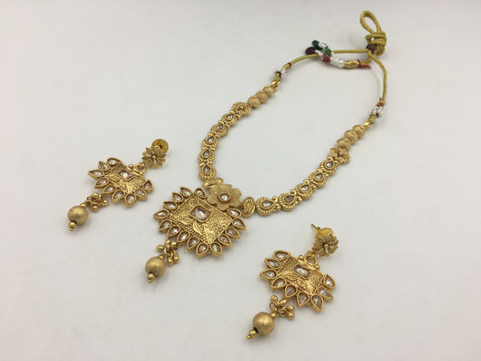 AISHIKA GOLDEN NECKLACE SET