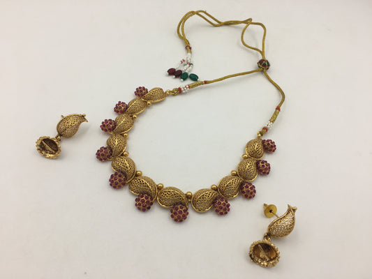 VASUDHA GOLDEN NECKLACE SET