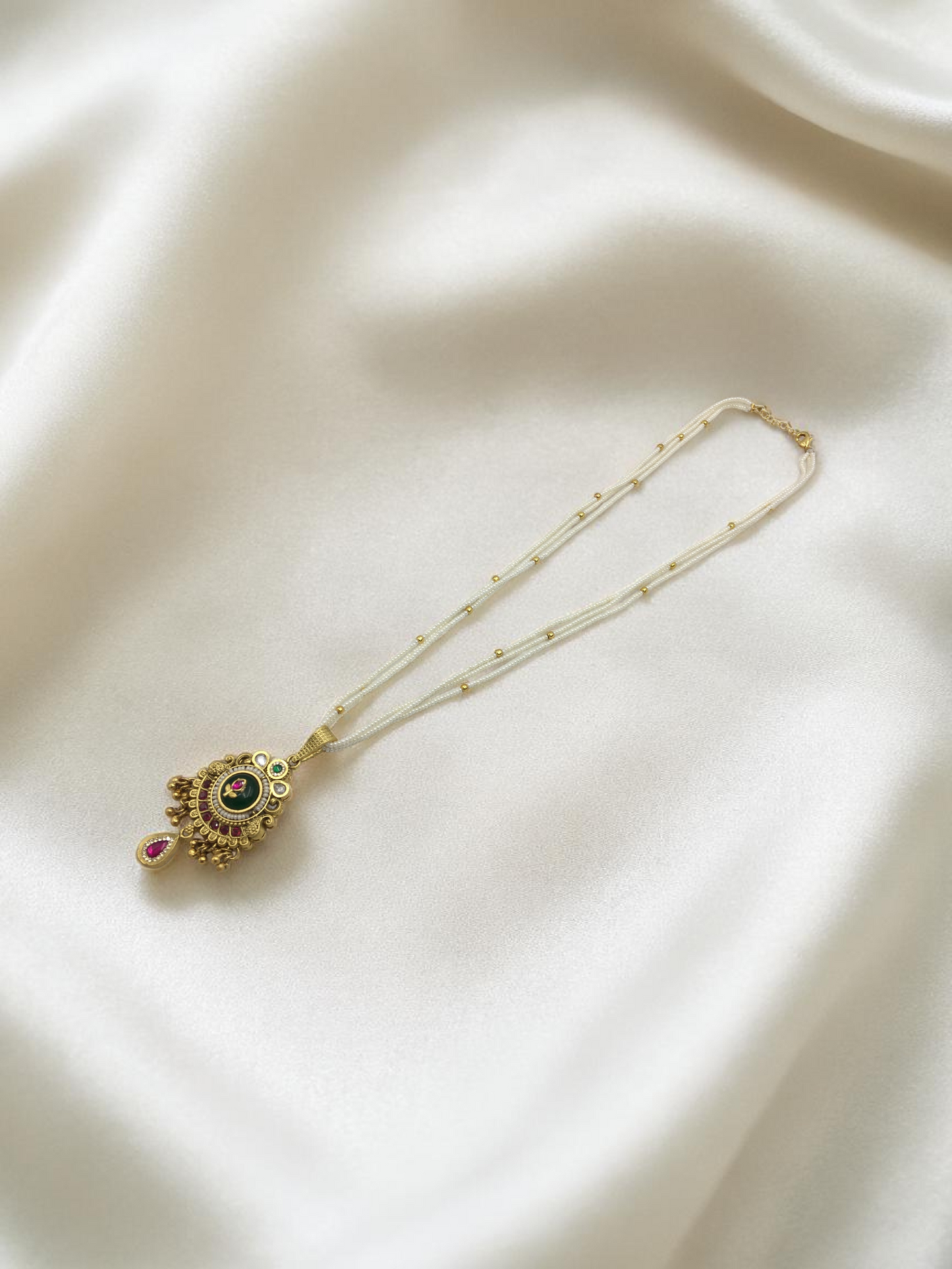 HERITAGE TEMPLE PEARL CHAIN PENDANT SET WITH GREEN CENTER & PINK DROP