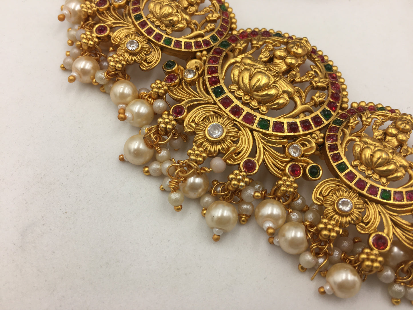 SHRAVANI GOLDEN NECKLACE SET