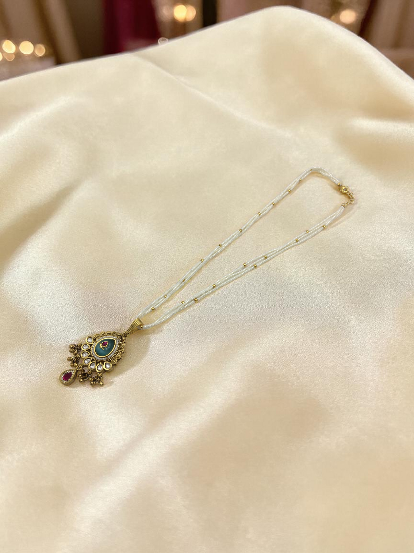 HERITAGE TEMPLE PEARL CHAIN PENDANT SET WITH GREEN TEARDROP & PINK STONE