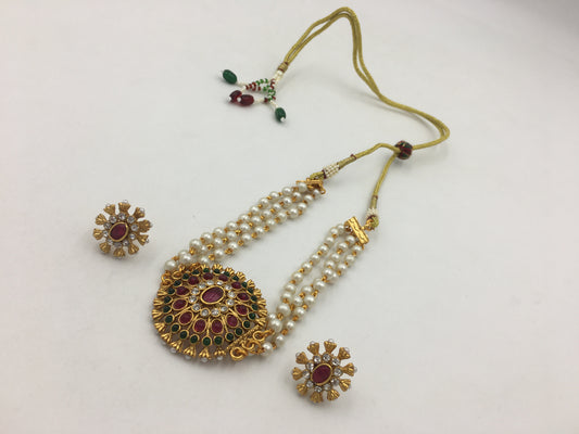 VIDHATRI GOLDEN NECKLACE SET