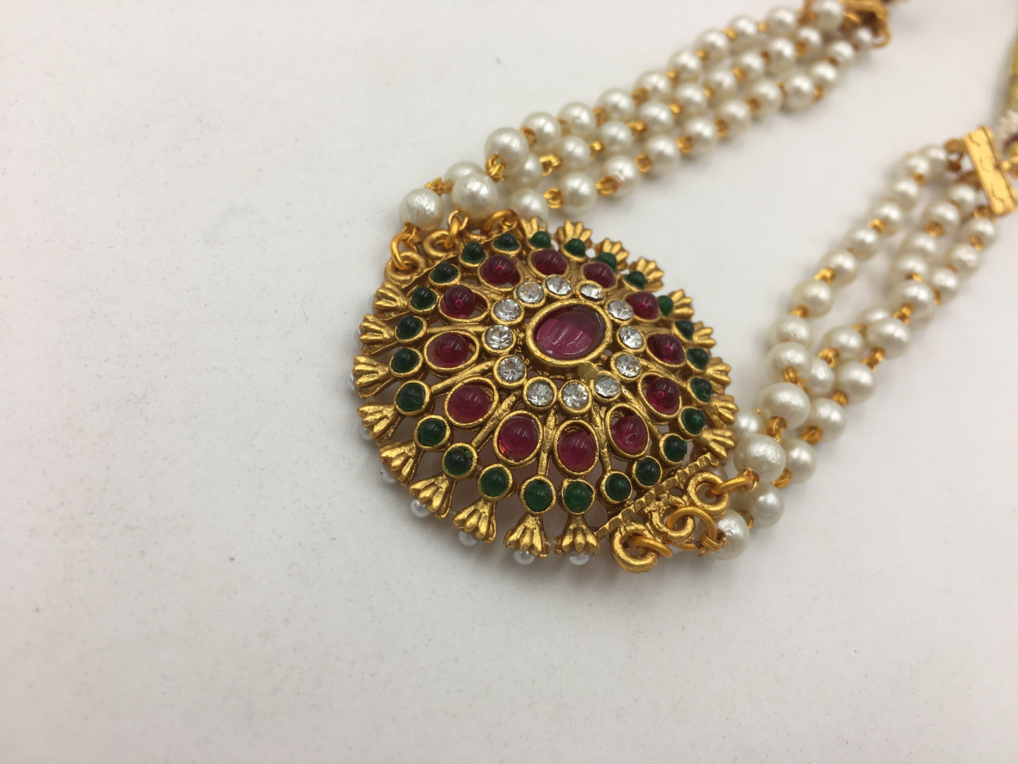 VIDHATRI GOLDEN NECKLACE SET