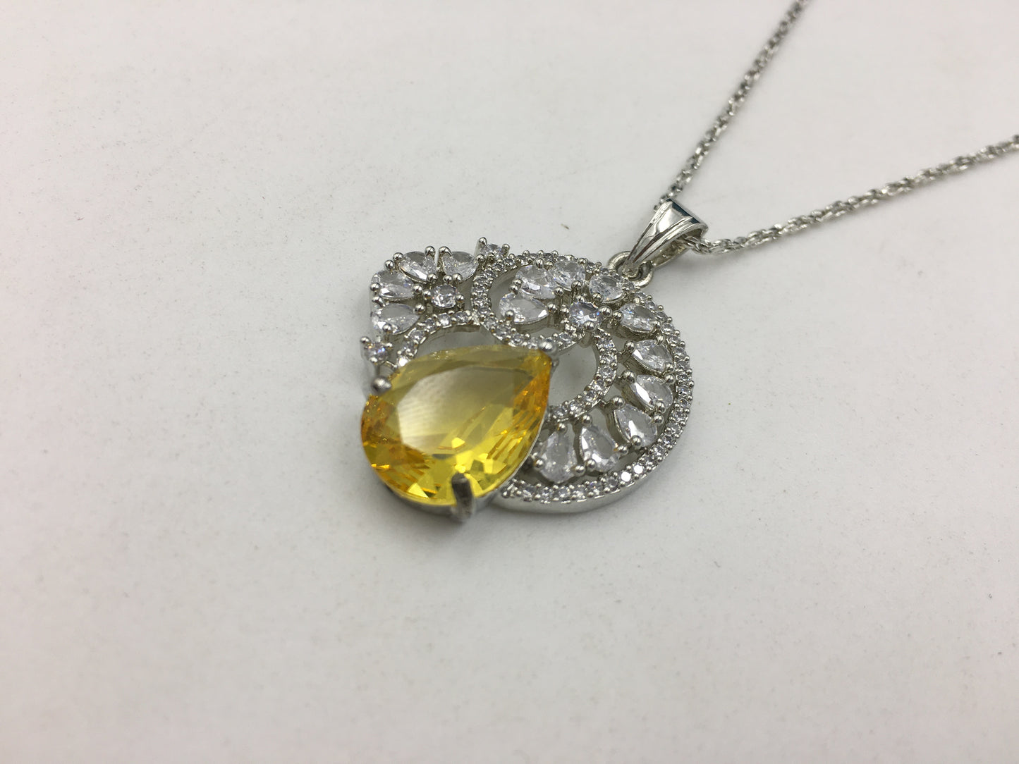 MONIQUE AD CHAIN PENDANT