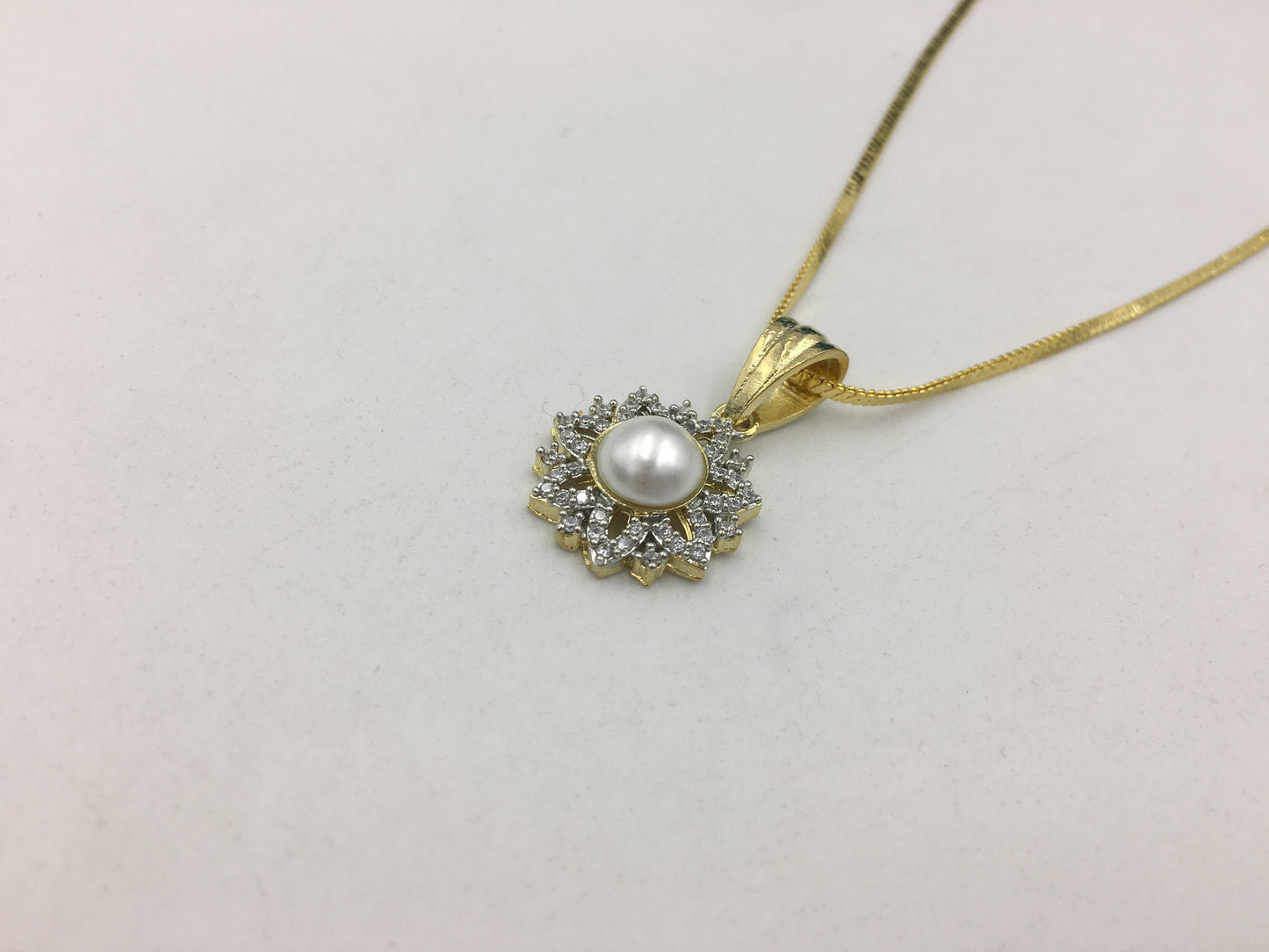 EMMELINE AD CHAIN PENDANT