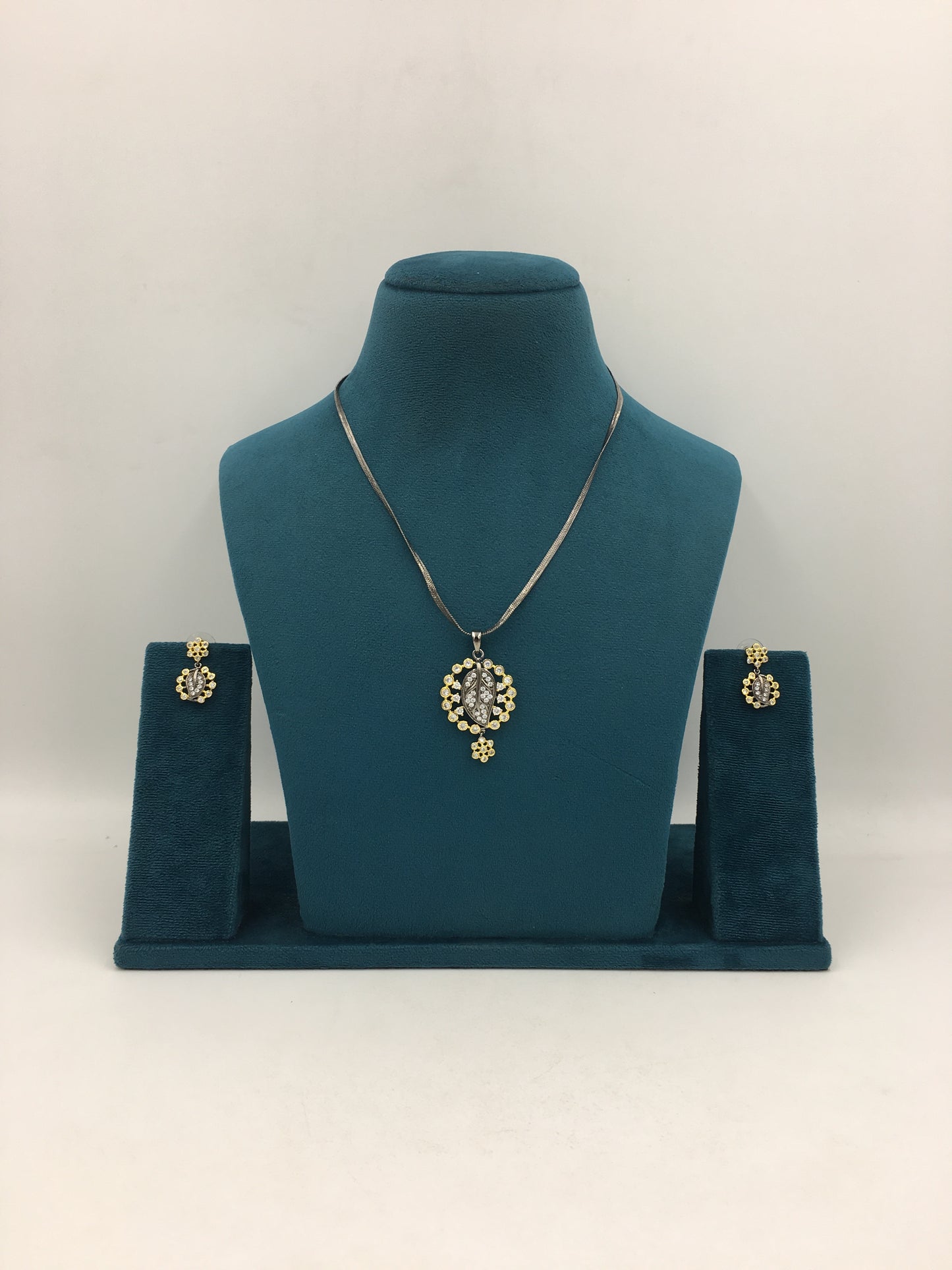 ARABELLA AD CHAIN PENDANT