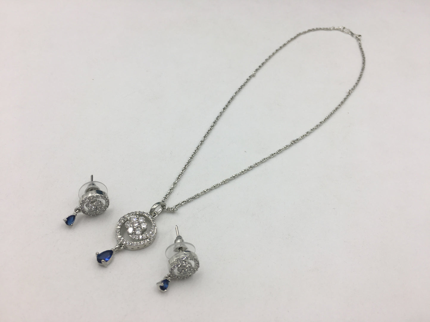 BEATRICE AD CHAIN PENDANT