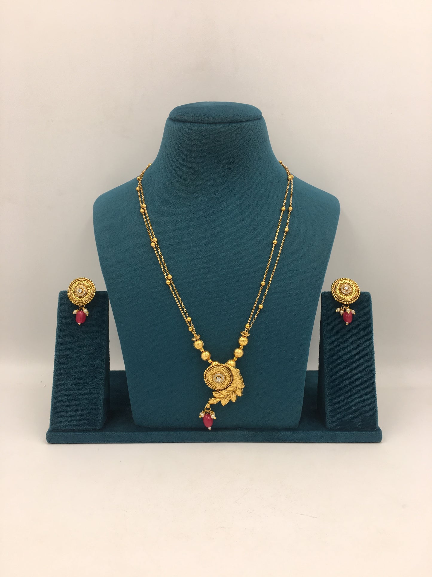 MADELINE AD CHAIN PENDANT