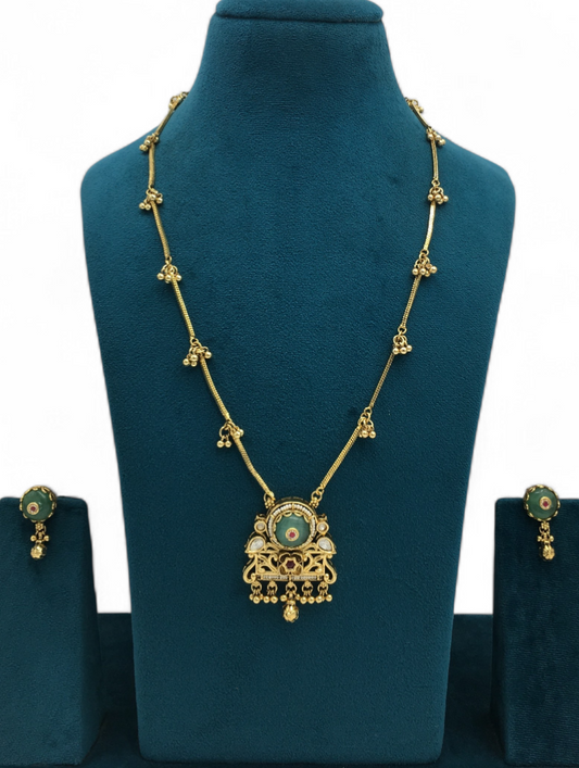 HERITAGE TEMPLE RAJWADI CHAIN PENDANT SET WITH GREEN STONE & GHUNGRU