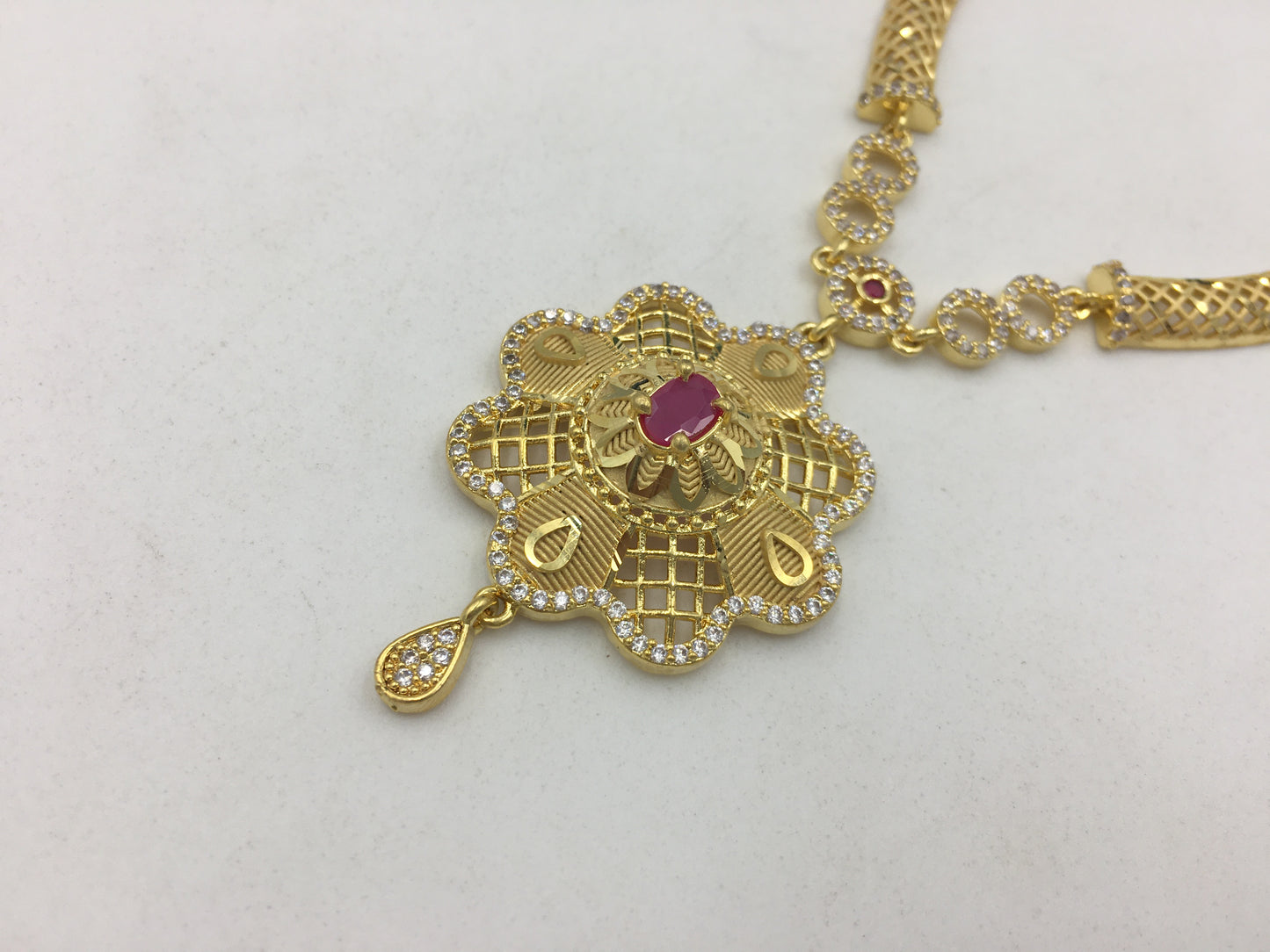 SAMSKRITA FORMING NECKLACE SET
