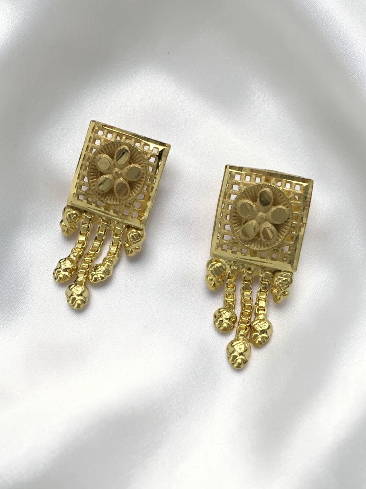 KANAK AAVYA ONE GRAM FORMING SHORT NECKLACE SET WITH EARRINGS