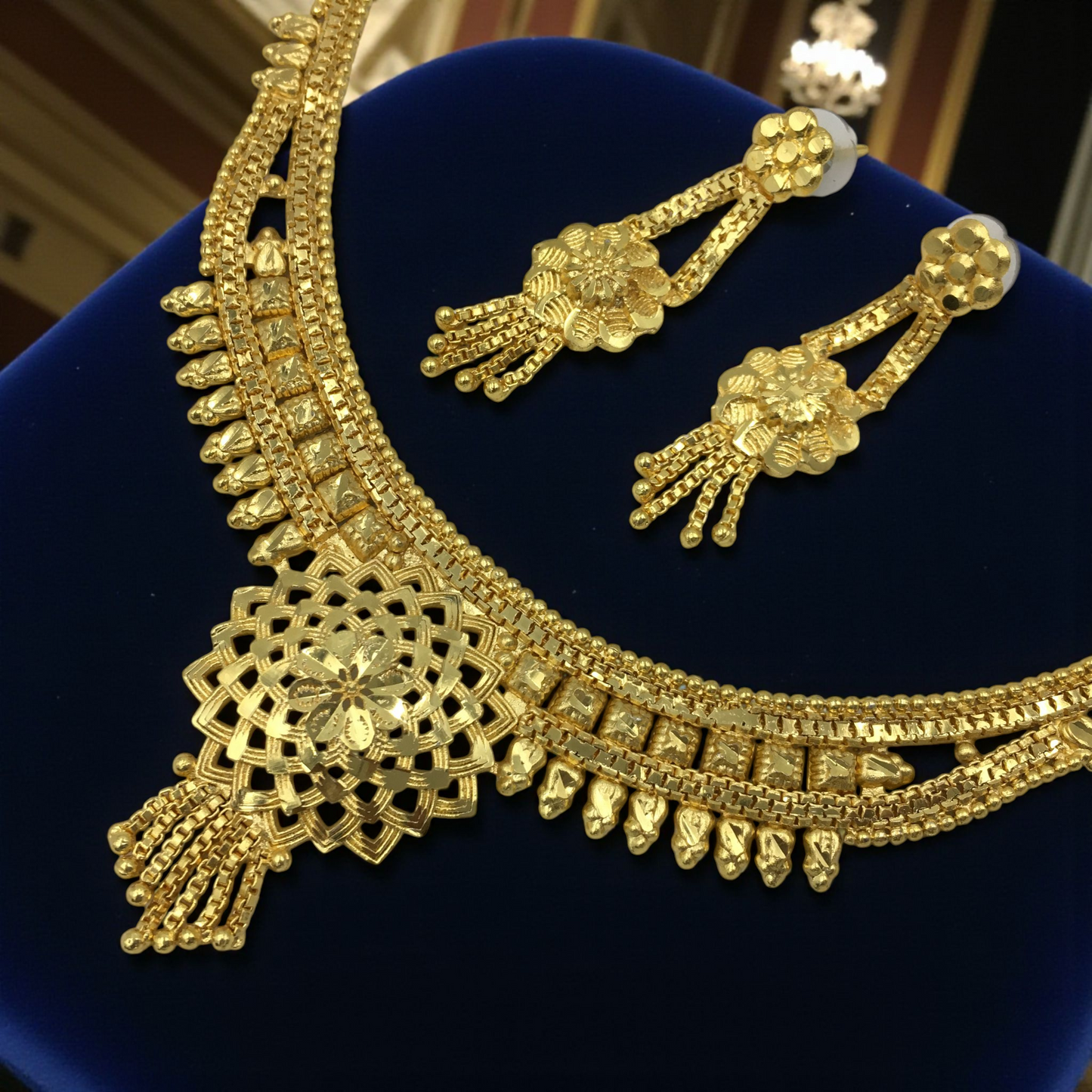 KANIKA MICRO GOLD SHORT NECKLACE SET