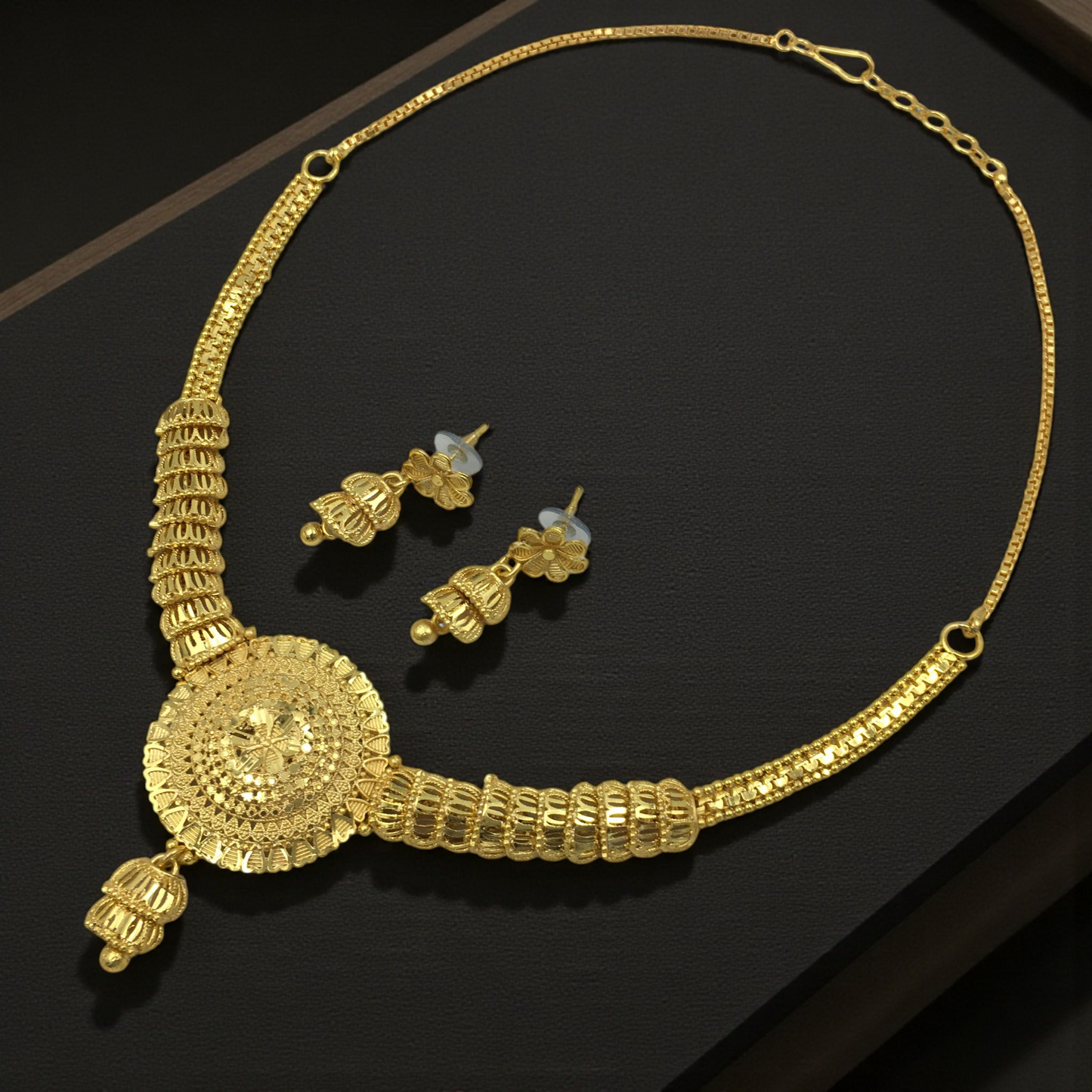 NEELAM MICRO GOLD SHORT NECKLACE SET