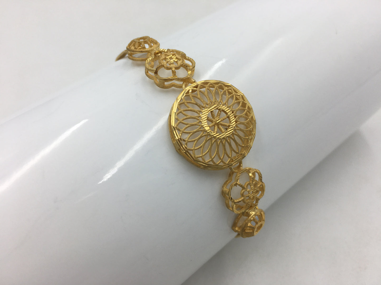 NITHISHA FORMING WOMEN BRACELET