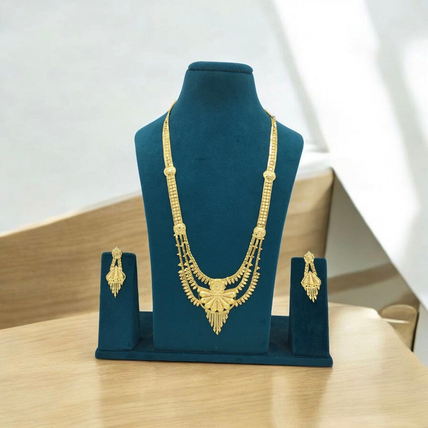 PARNIKA FORMING NECKLACE SET