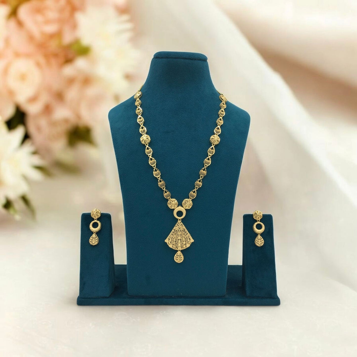 AADRIKA FORMING NECKLACE SET
