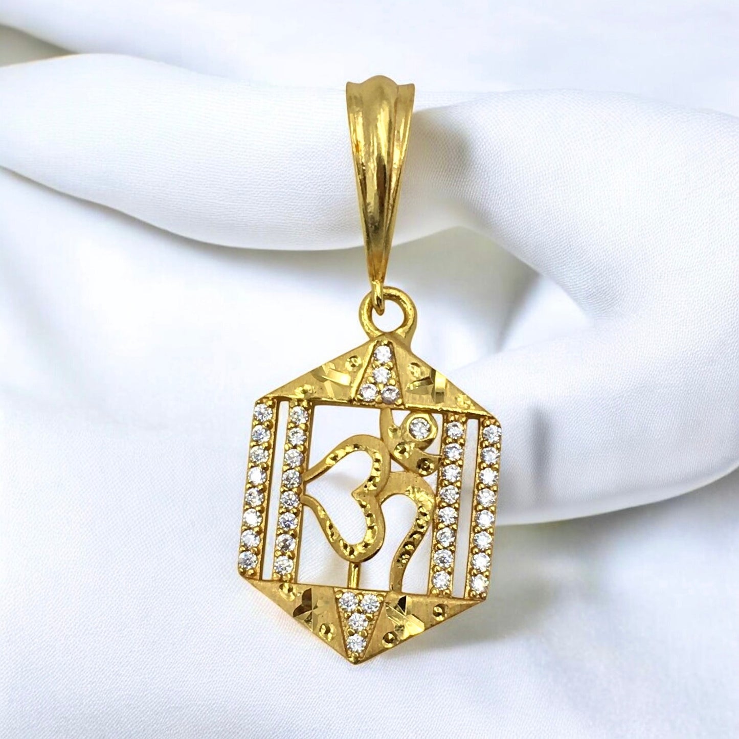 OM HEXAGON MICRO GOLD PENDANT