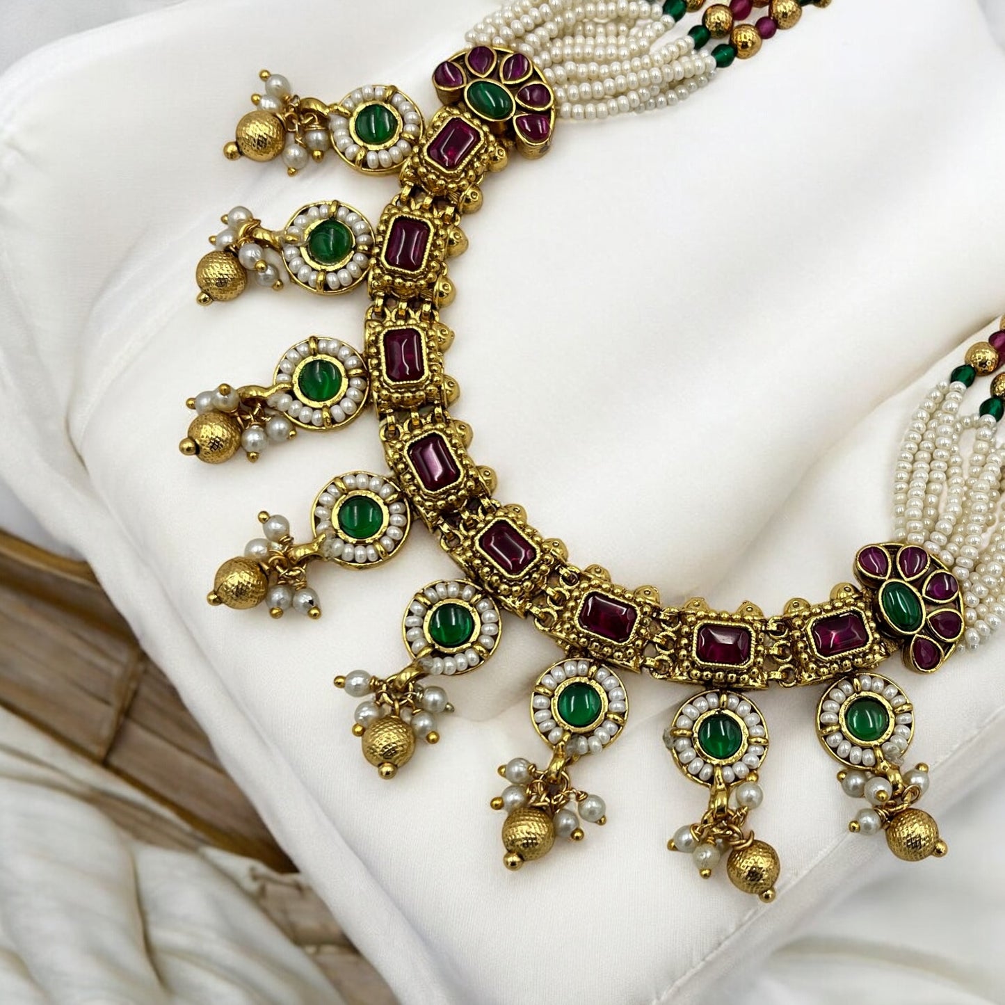 VAISHNAVI RAJWADI NECKLACE SET