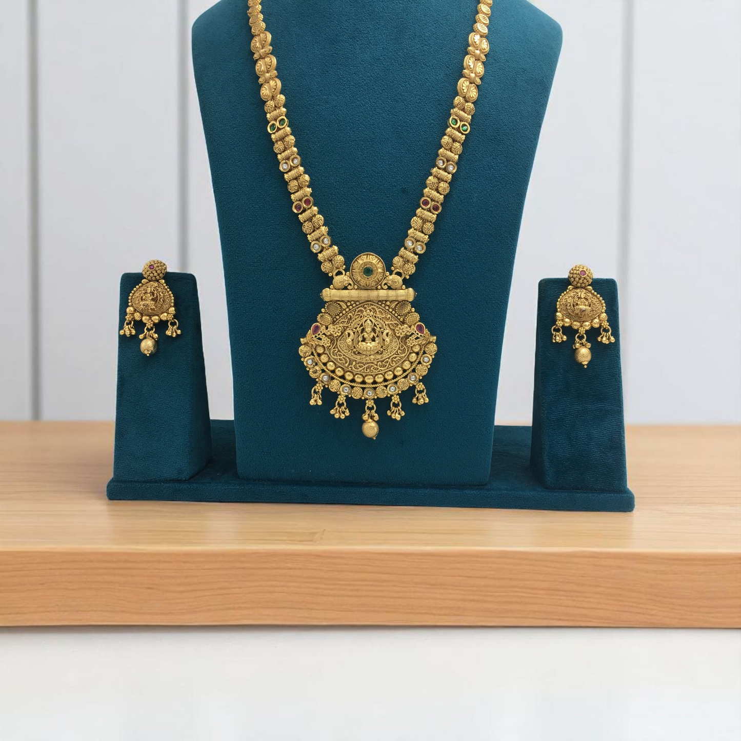 UDVITA BRASS NECKLACE SET