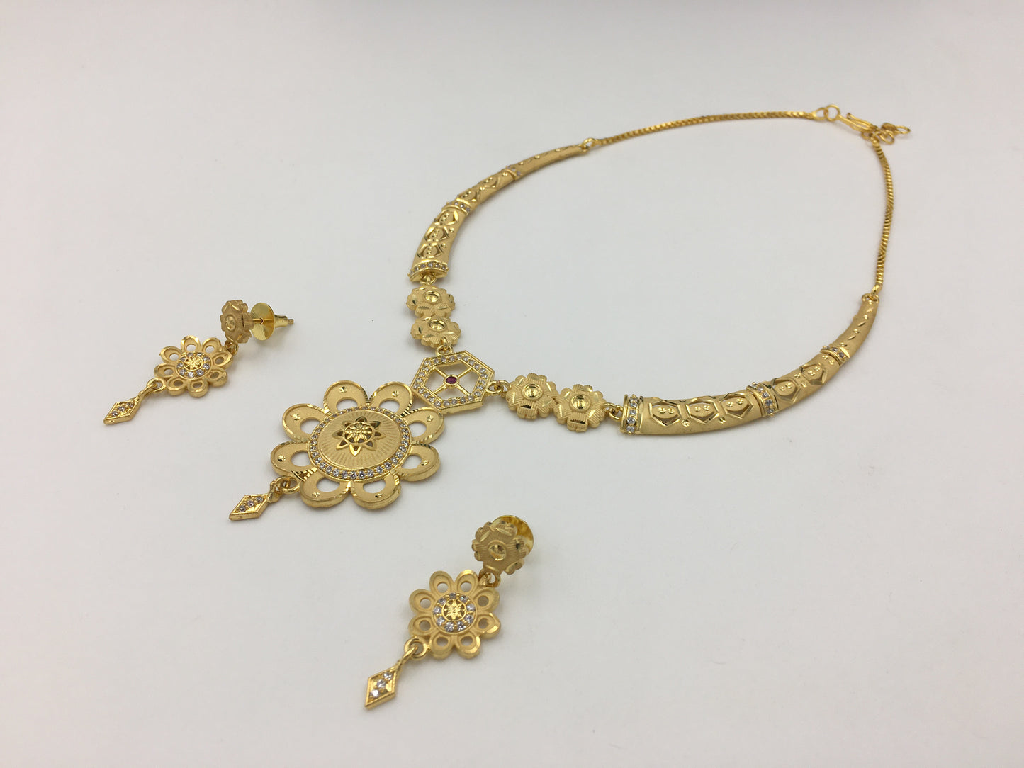 ELOISE FORMING NEKCLACE SET