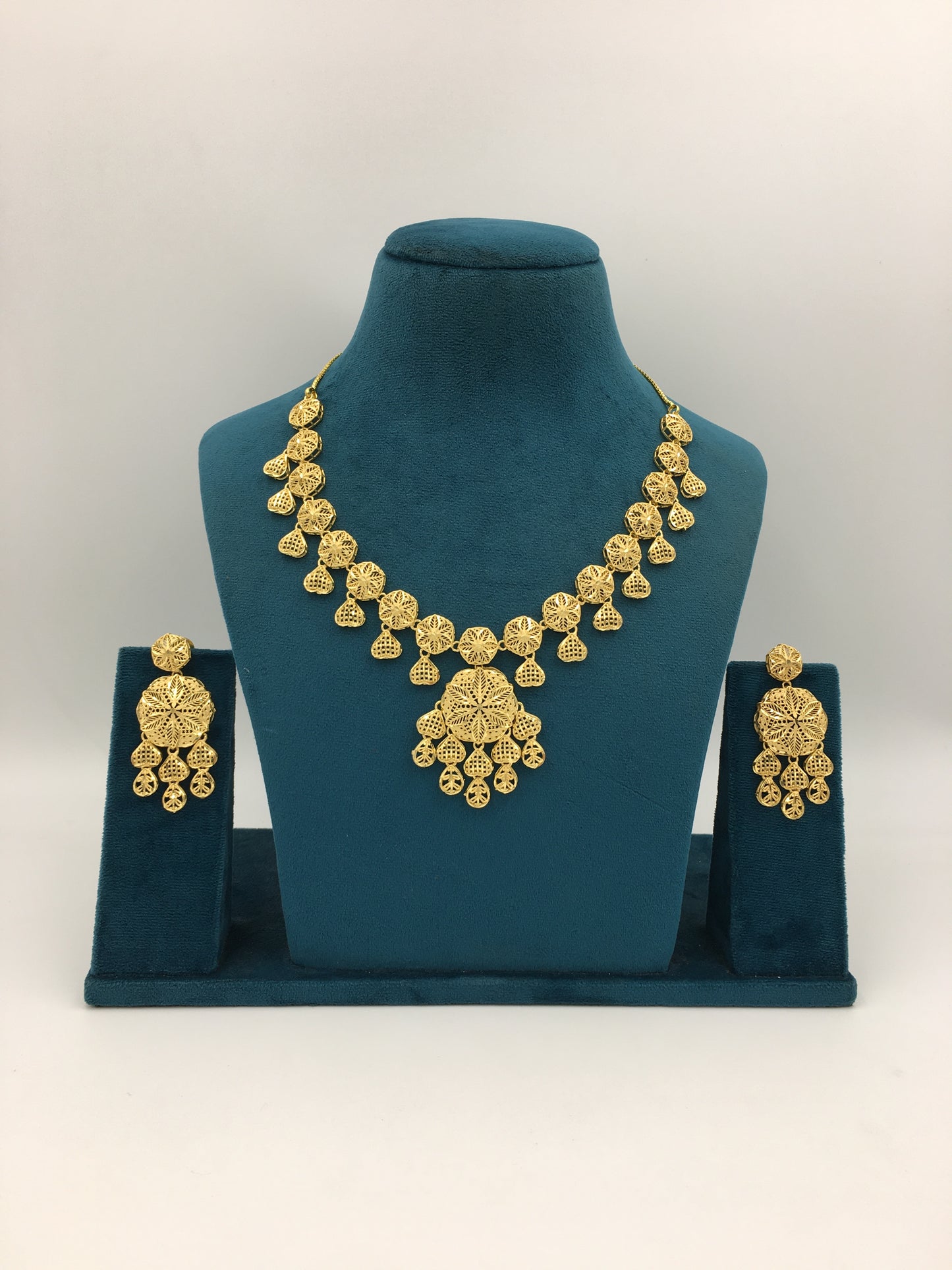 TANUSHREE FORMING NECKLACE SET