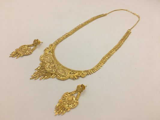 SHIVIKA FORMING LONG NEKCLACE SET