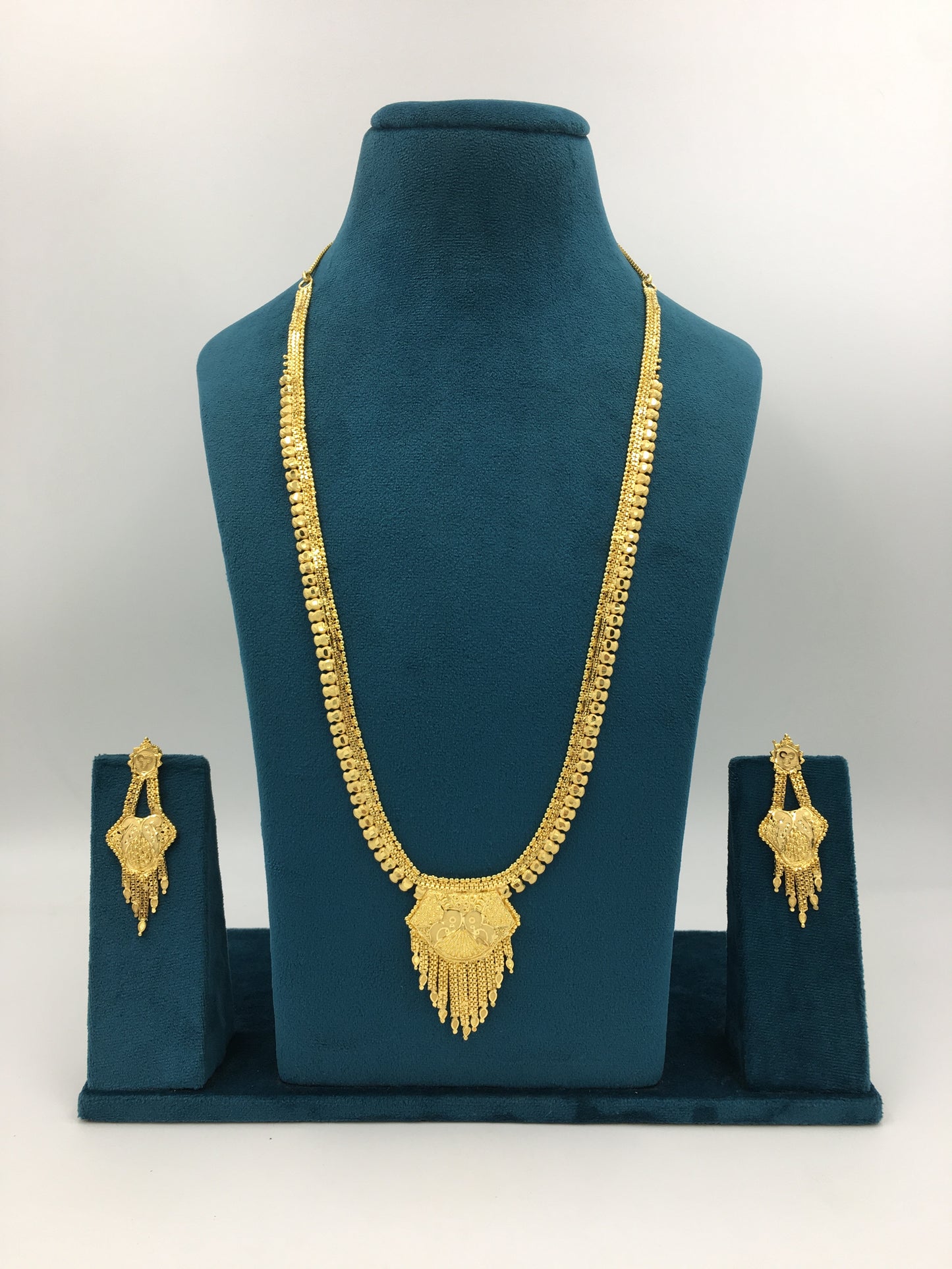 VANSHIKA FORMING LONG NECKLACE SET
