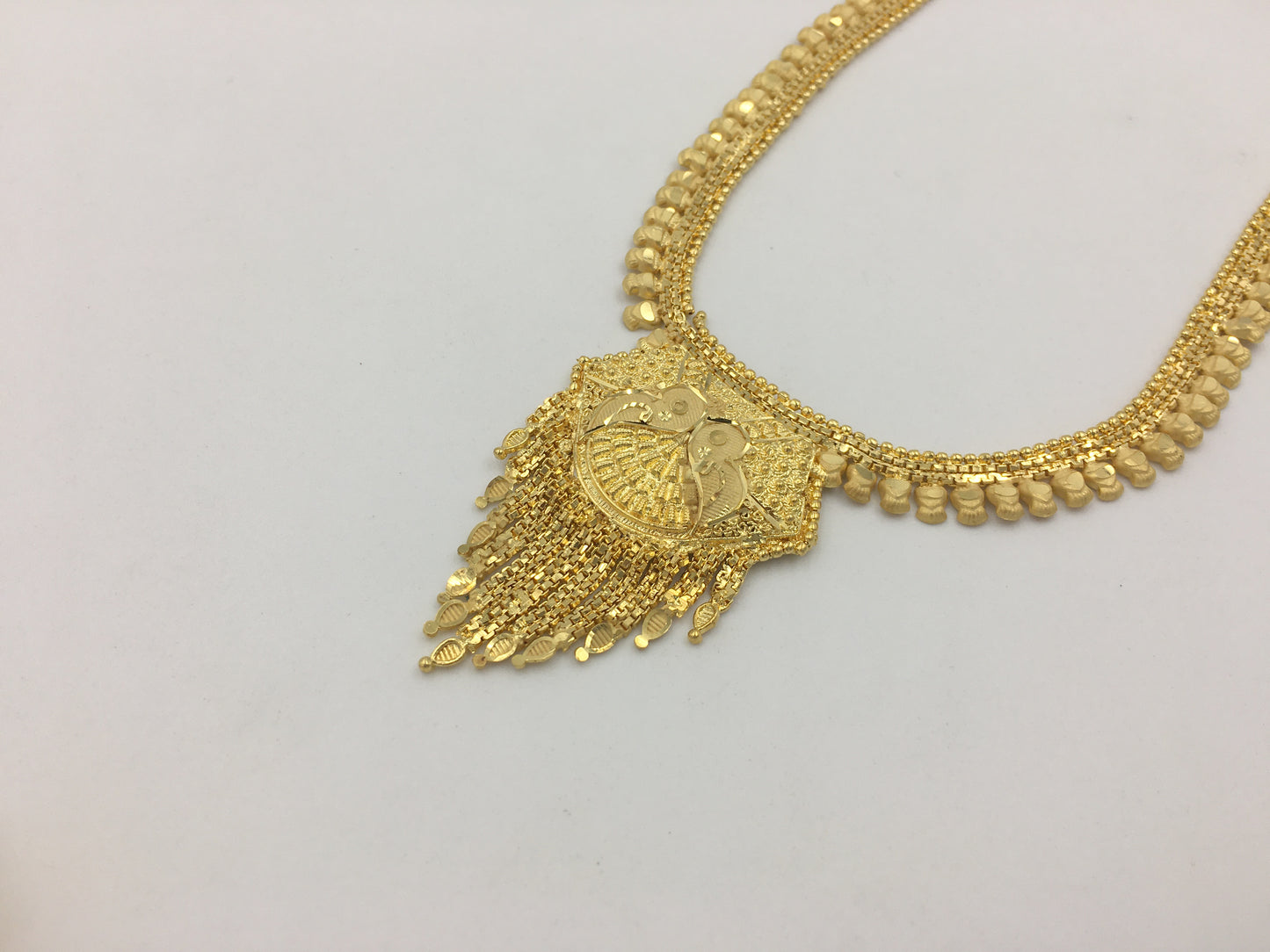 VANSHIKA FORMING LONG NECKLACE SET