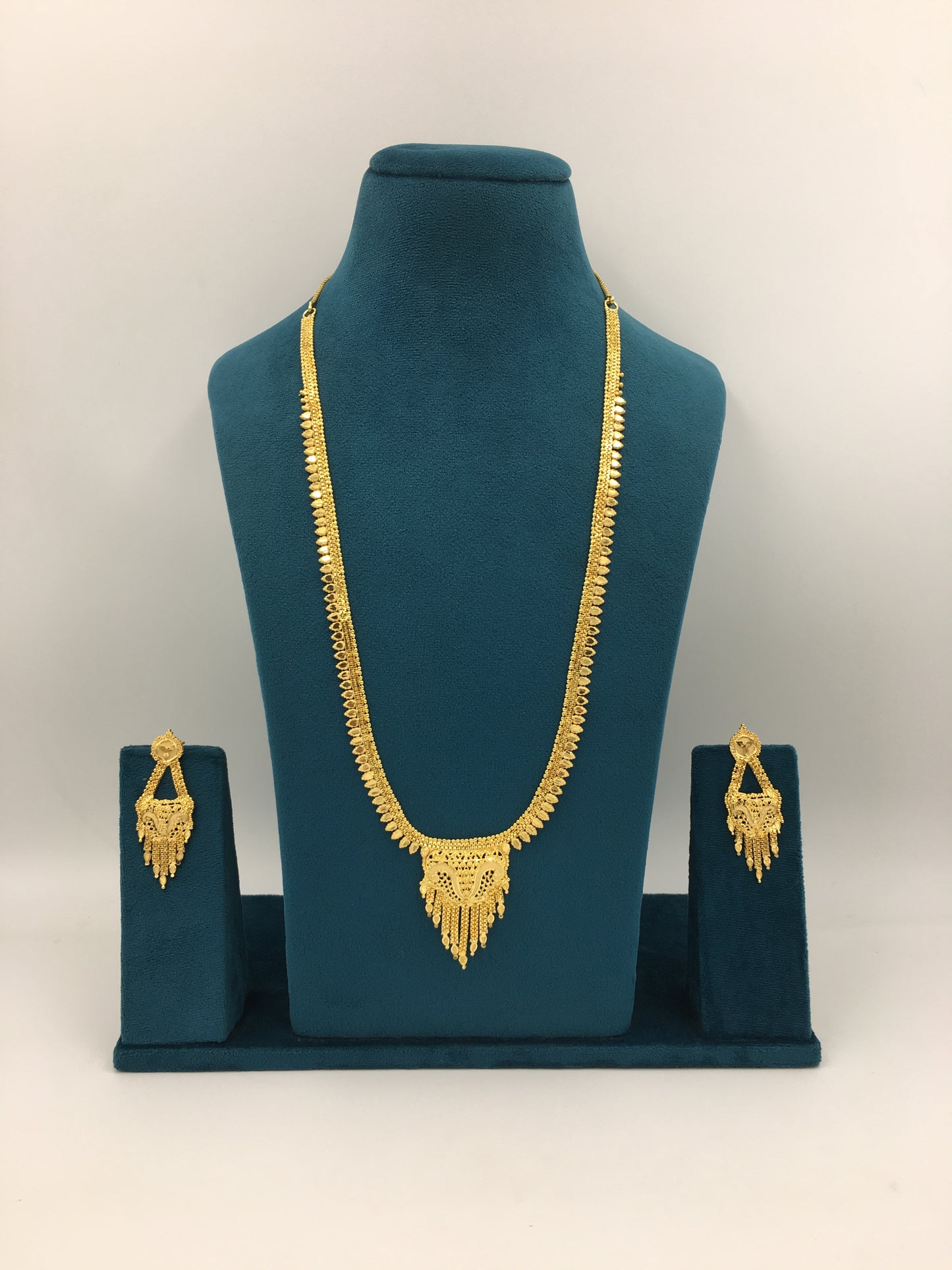 AARAVI FORMING LONG NECKLACE SET