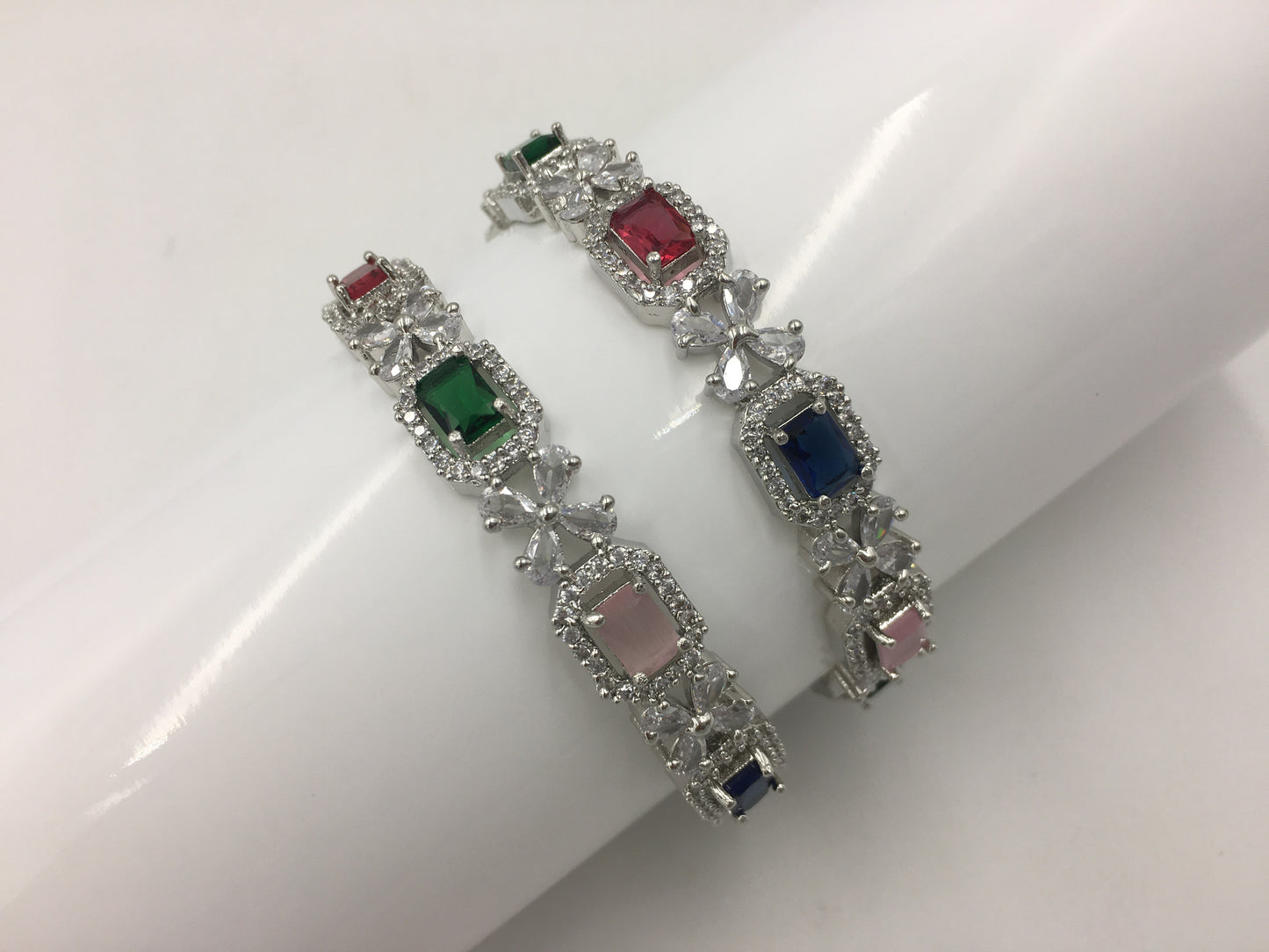 LAVINIA AD BANGLES