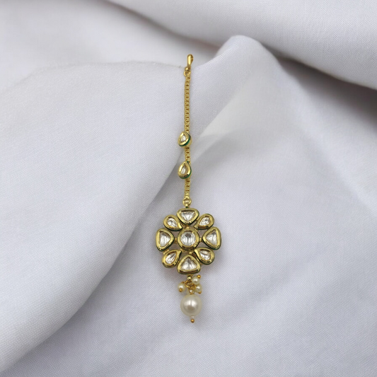 KAVISHA KUNDAN MANGTIKA