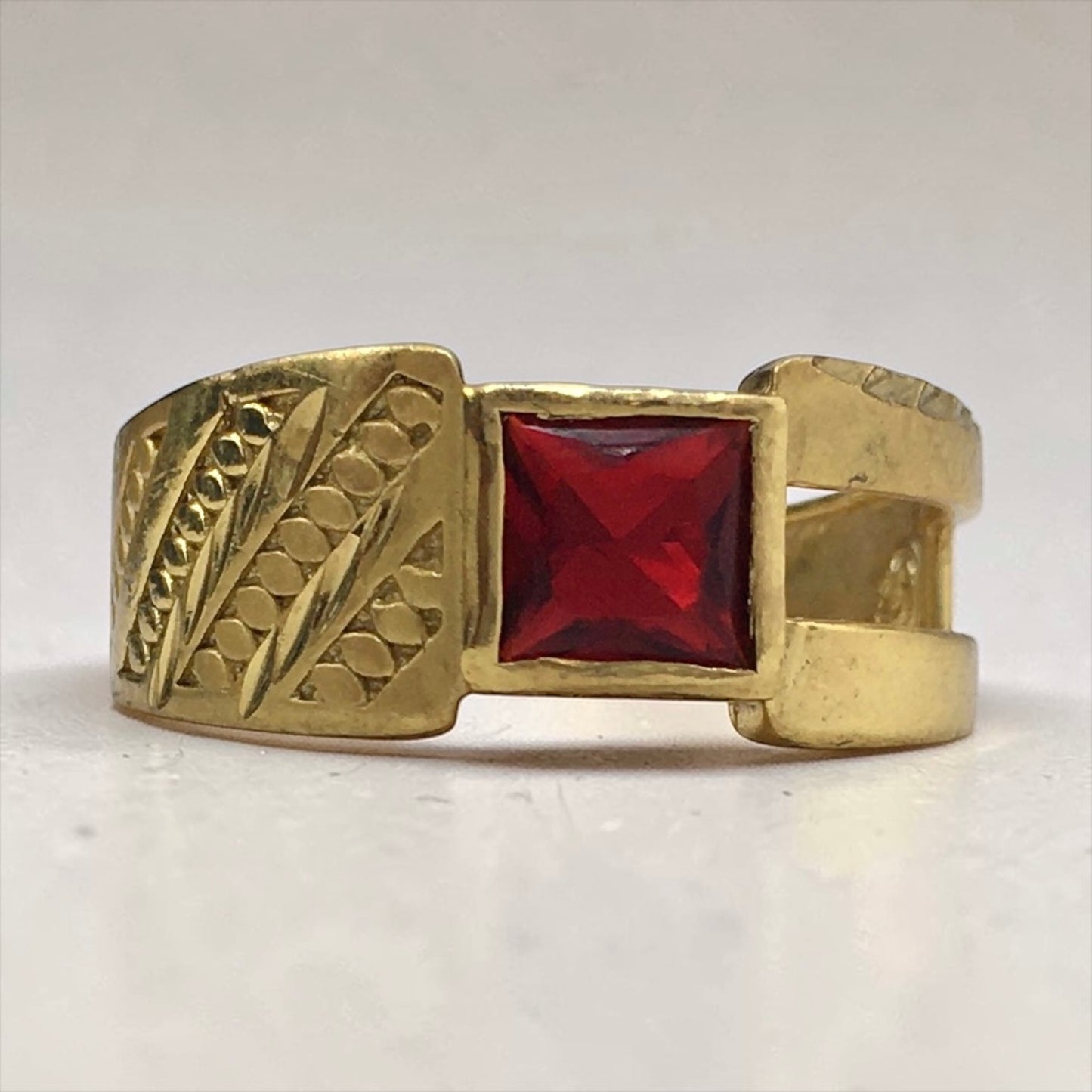 CRIMSON MONARCH MEN'S RING