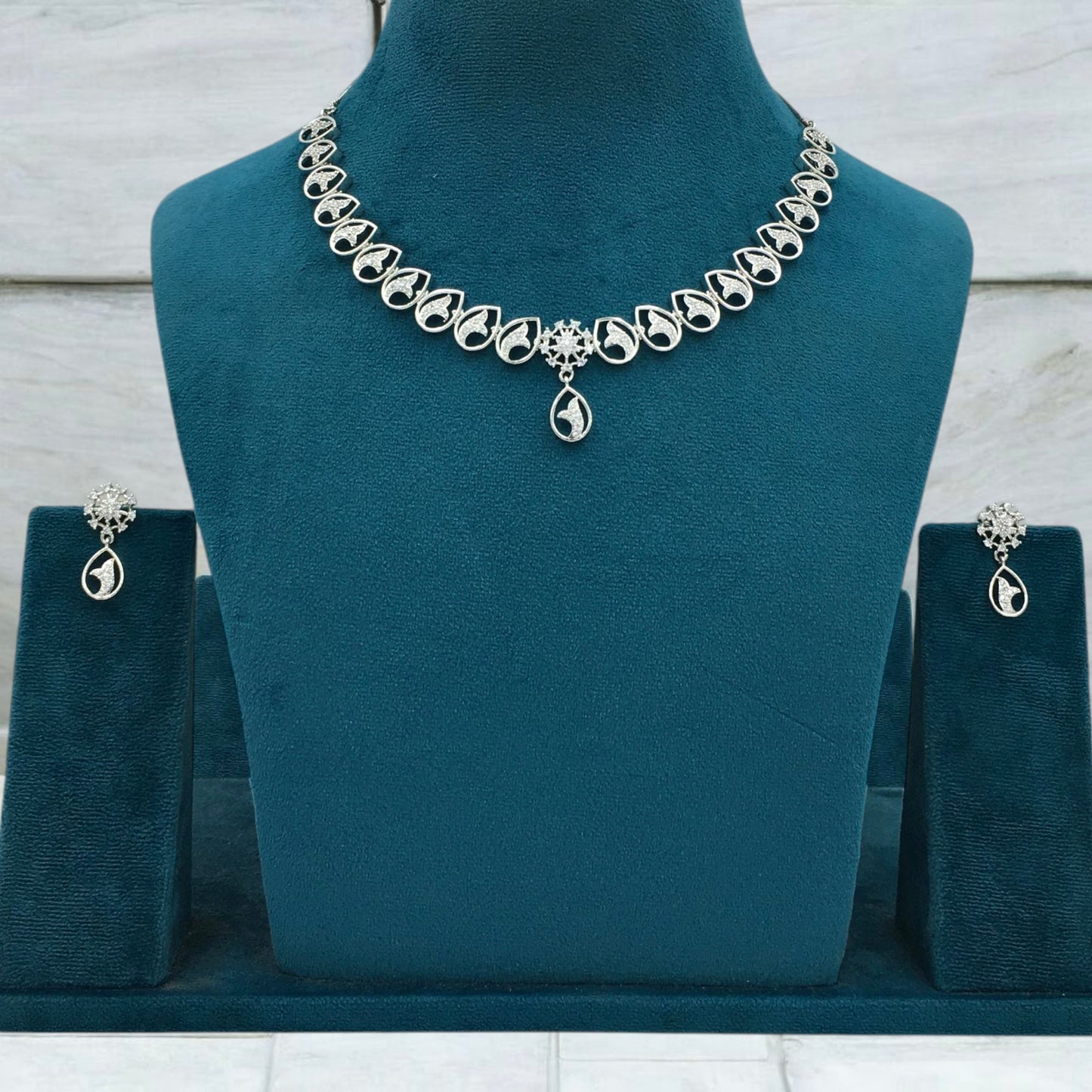 AURA AD NECKLACE SET