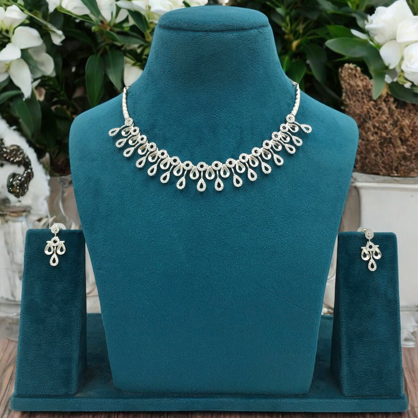 TRISHA AD NECKLACE SET