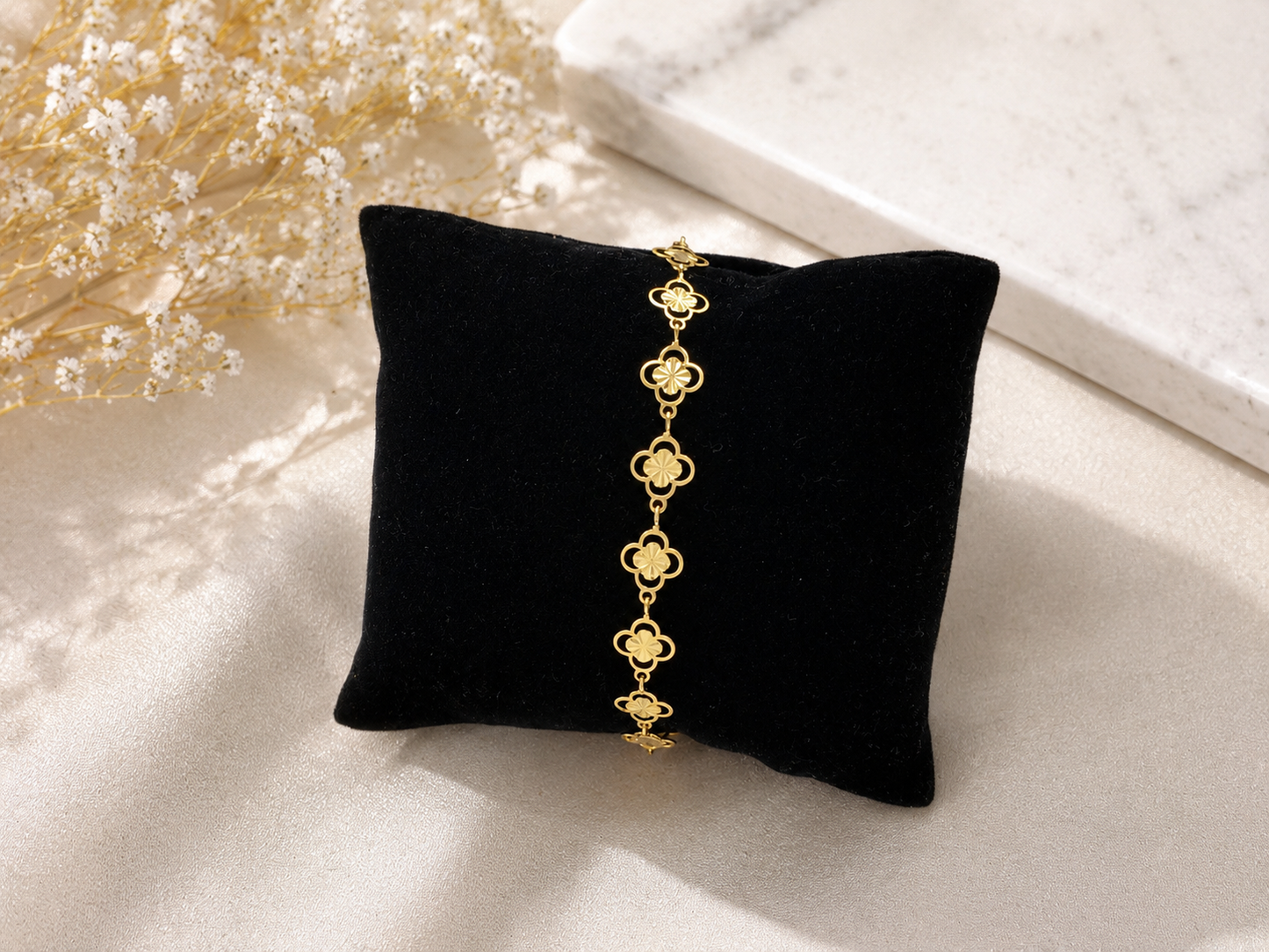 CLOVER BLOOM GOLD BRACELET FOR WOMEN