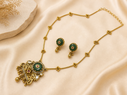 HERITAGE TEMPLE RAJWADI CHAIN PENDANT SET WITH GREEN STONE & GHUNGRU