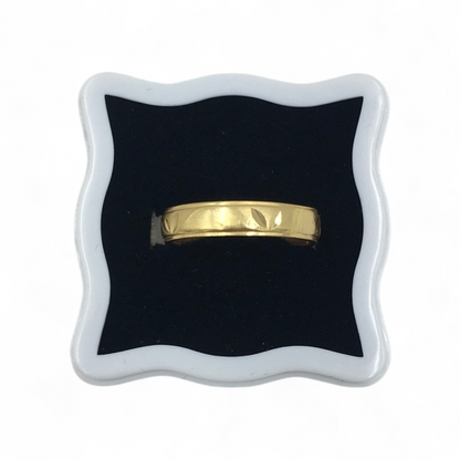 MINIMAL LEAF ENGRAVED GOLD BAND LADIES RING