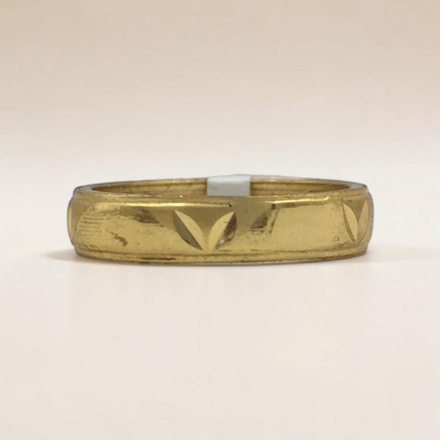 MINIMAL LEAF ENGRAVED GOLD BAND LADIES RING