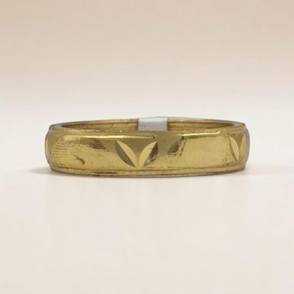 MINIMAL LEAF ENGRAVED GOLD BAND LADIES RING
