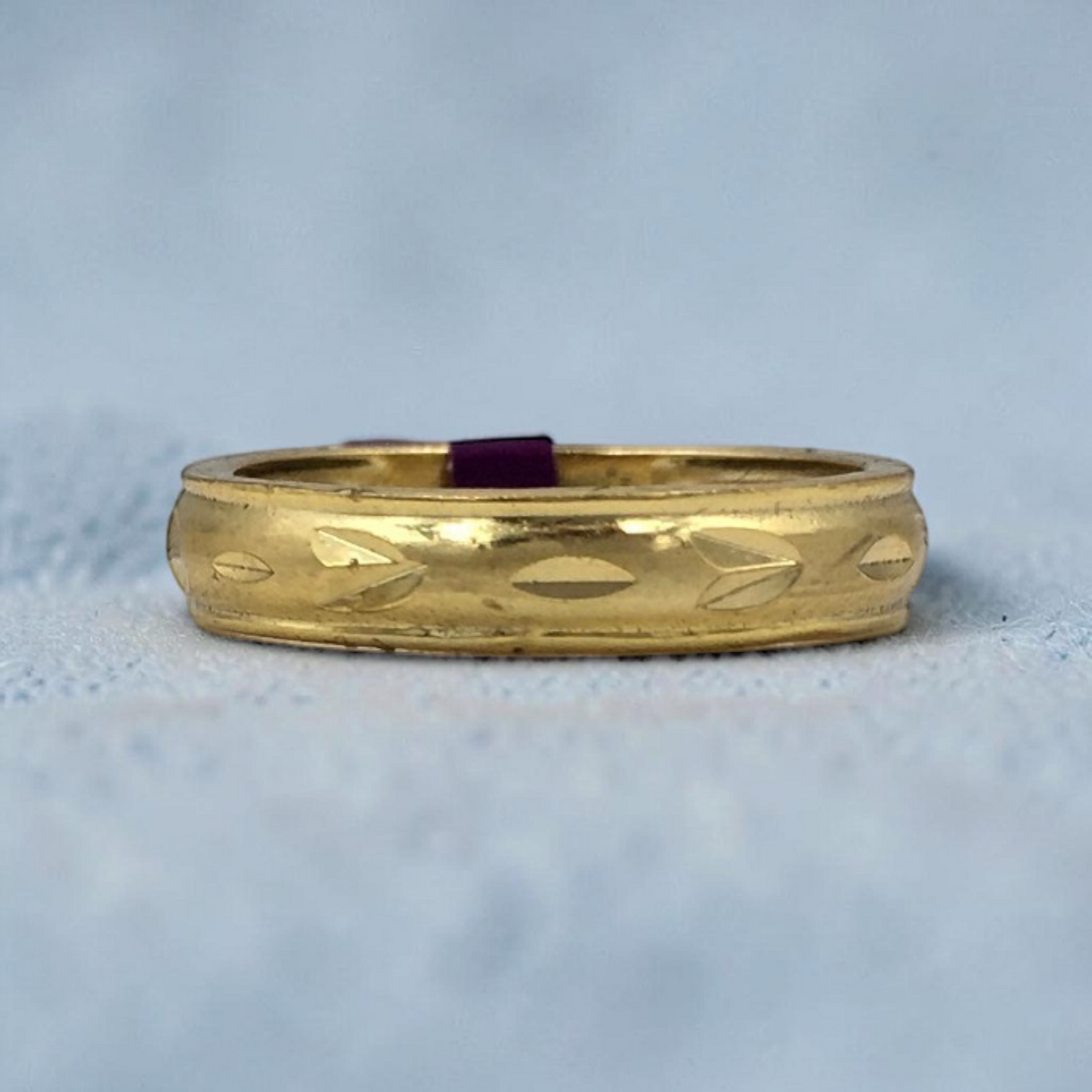 SWIRL PATTERN GOLD BAND LADIES RING